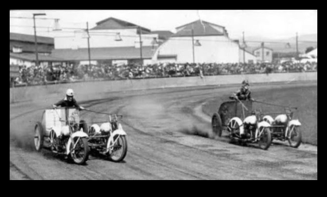 Състезания през вековете: Непреходната привлекателност на моторните спортове