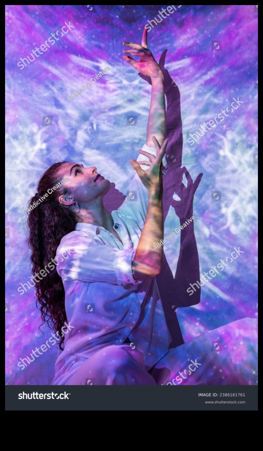 Въплътена елегантност: пресечната точка на красотата и експресивното боди арт