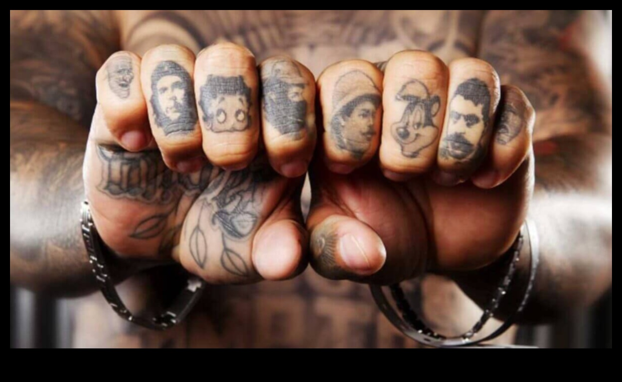 Микро шедьоври: Потопете се в очарованието на елегантността на татуировката на пръстите