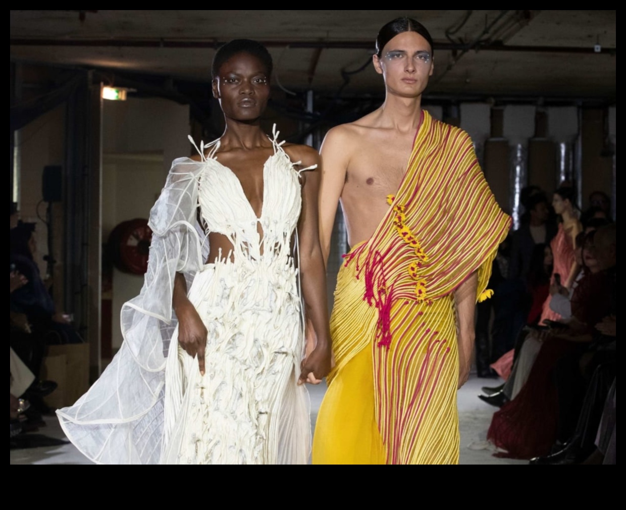 Couture Chronicles: Потопете се в историята на модерната мода