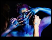 Artful Fusion Where Creativity Meets the Human Canvas Поглед в противовес на пресечната обхват в съответствие с изкуството и човешкото рамка, от бодипейнтинг колкото пърформанс арт.