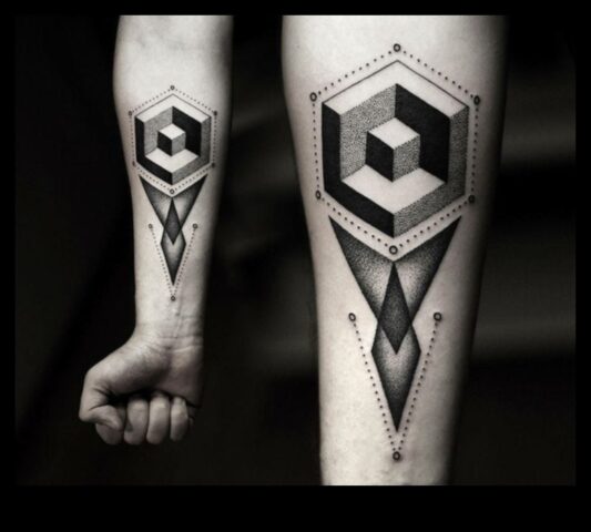 Изкуството според прецизността. Поглед срещу авангардни начини за татуиране