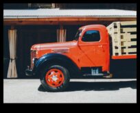 Немодерен превозни средства Поглед назад срещу еволюцията в съответствие с транспорта