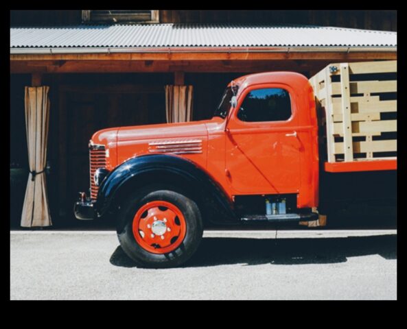 Немодерен превозни средства Поглед назад срещу еволюцията в съответствие с транспорта